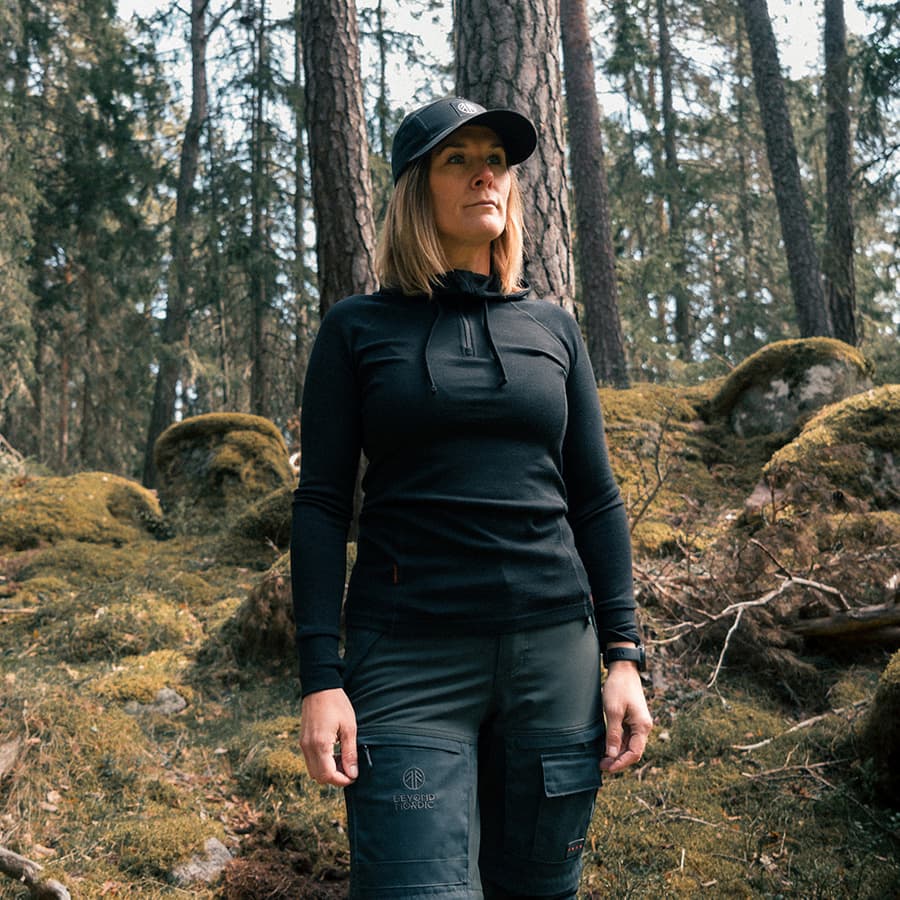 127_16174c7f85-bn105-w-black-square