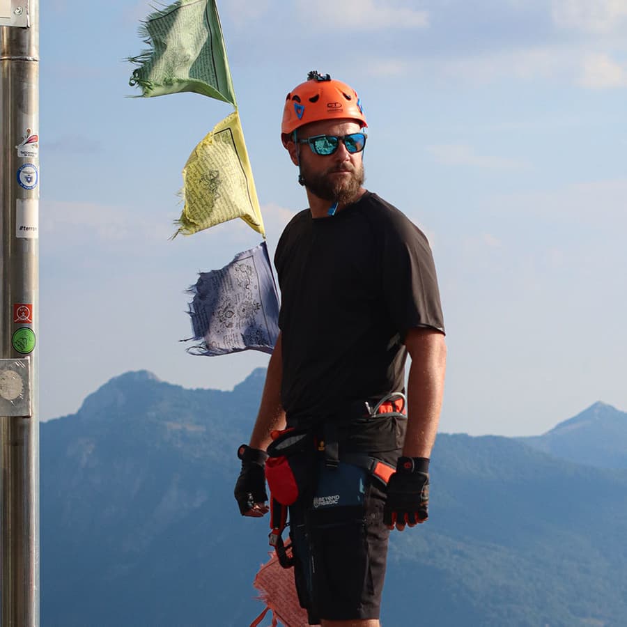 54_d8d4a3e6d0-bn205-m-black-square