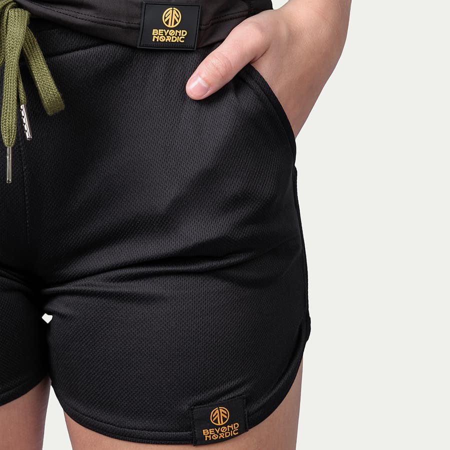 56_b66604ebde-bn206-w-black-3-square